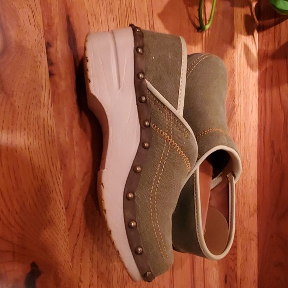 Clogs - Picture 3 of 5